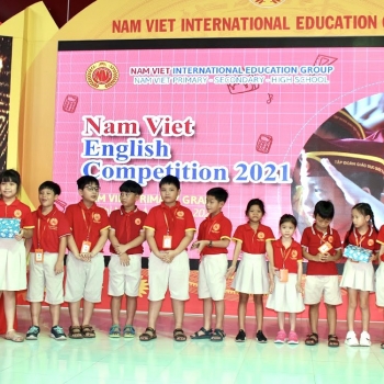Sân chơi “Đấu trường Anh ngữ” tiếp tục đến với các em học sinh Tiểu học cơ sở 5 Trường Nam Việt